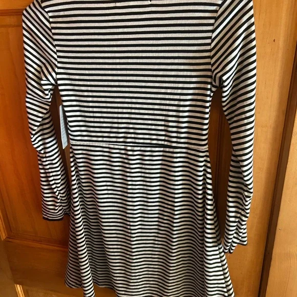 Nordstrom Black & White Striped Long Sleeve Dress ruched front size small NWT - Picture 6 of 6